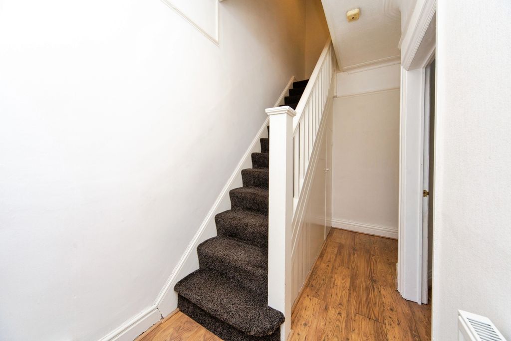 Property photo 2 of 19 Pbox-Img.Jpg