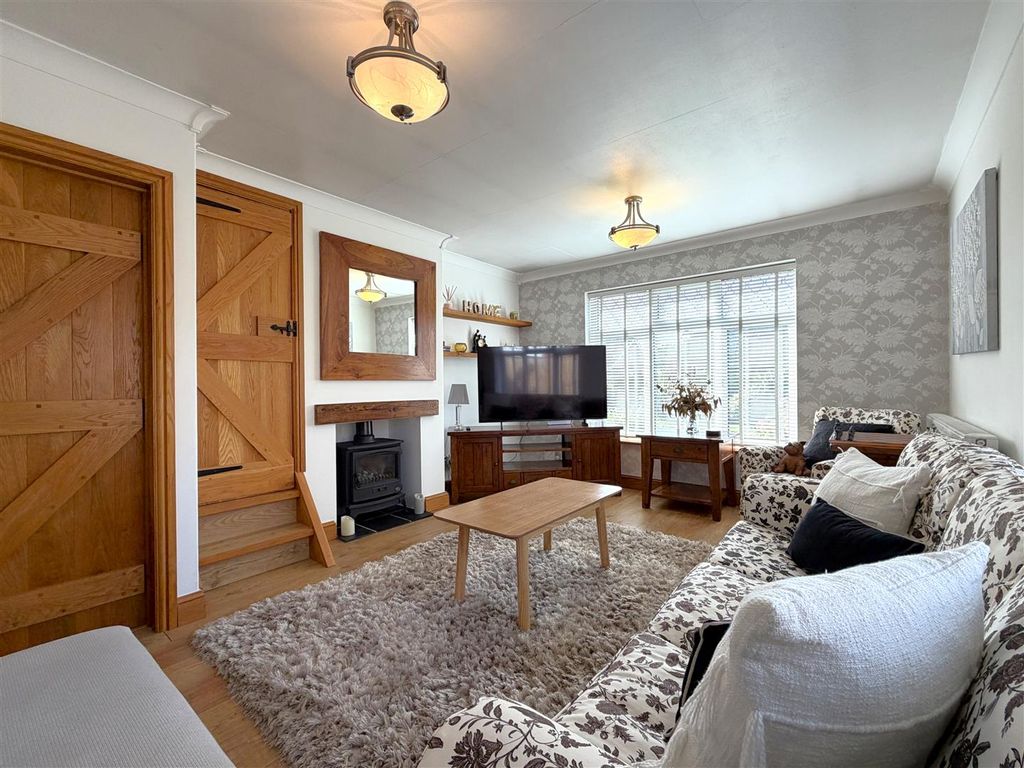 Property photo 2 of 24 Lovely Living Room 234