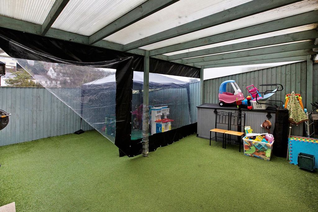 Property photo 3 of 14