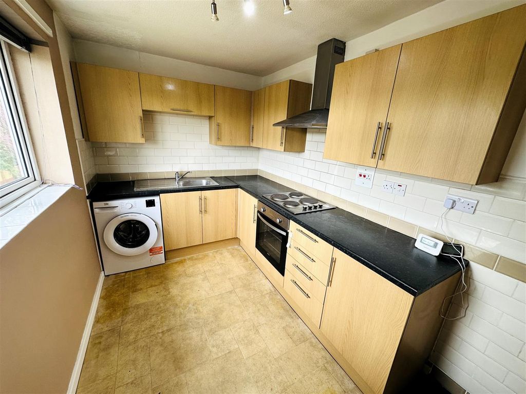 Property photo 2 of 8 Kitchen.Jpg