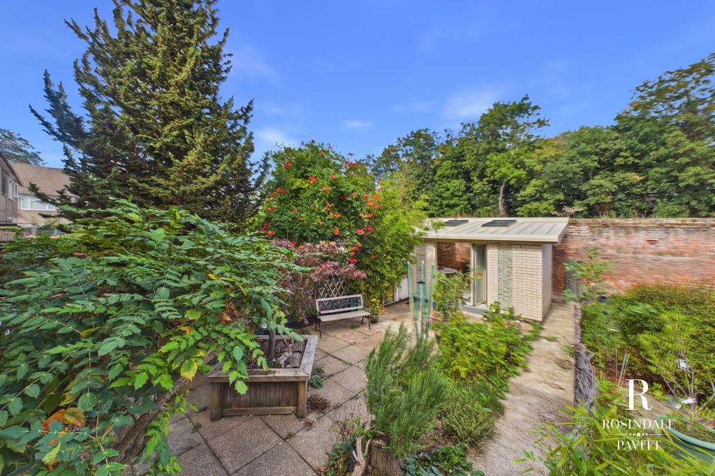 Property photo 2 of 34