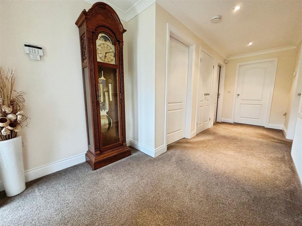 Property photo 2 of 31 Entrance