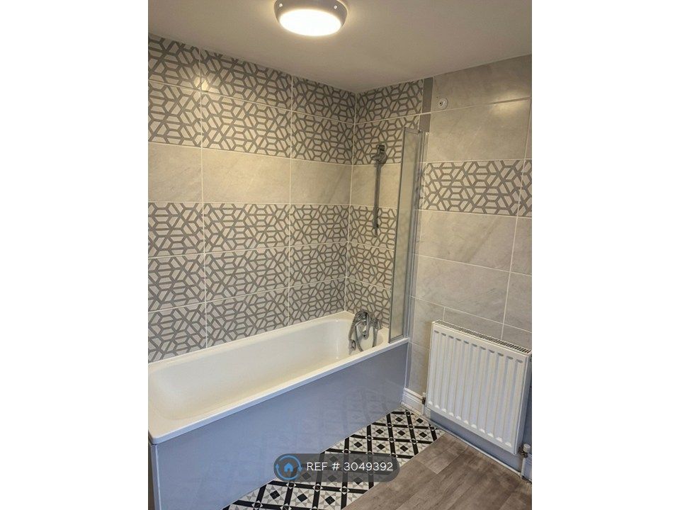 Property photo 3 of 6 Shared Bathroom