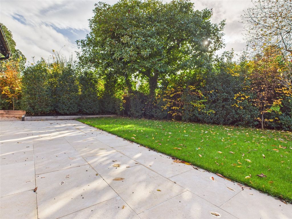 Property photo 2 of 22 Garden