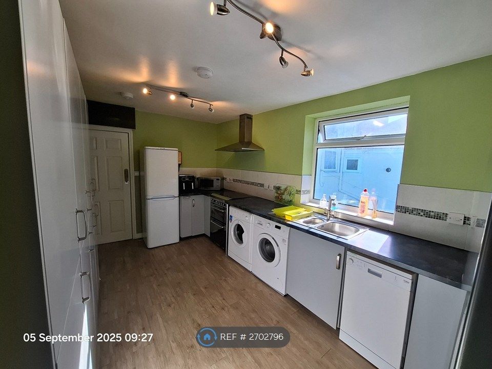 Property photo 2 of 34 Shared Kitchen.