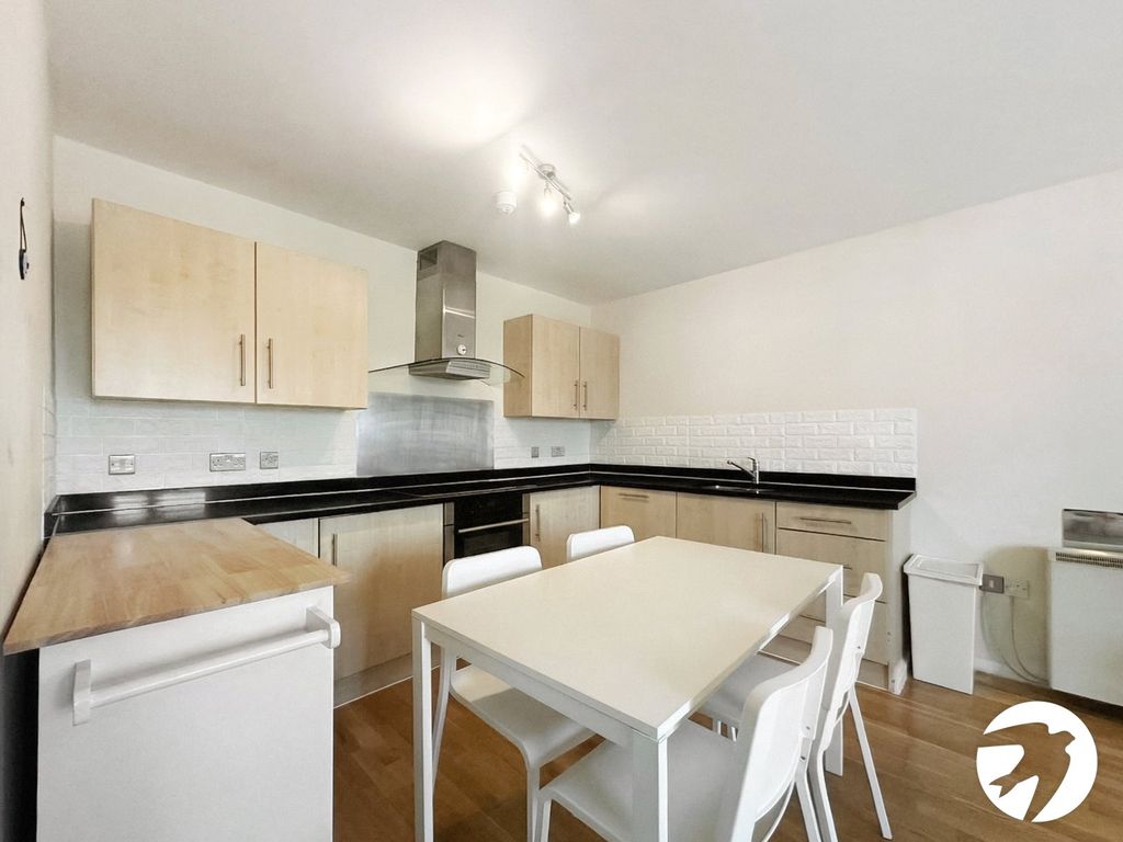 Property photo 3 of 8 Kitchen