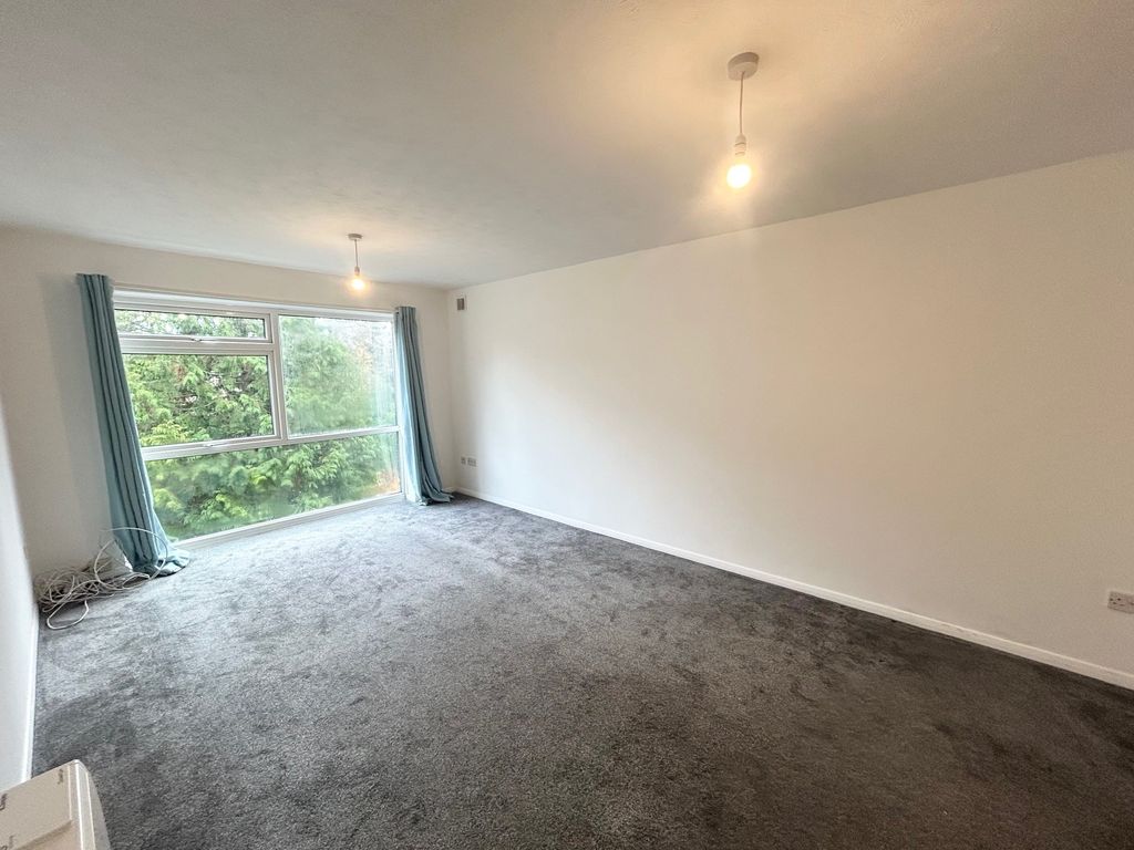 Property photo 2 of 15 Lounge