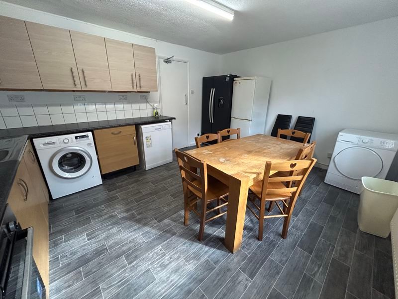 Property photo 3 of 8 Photo 7