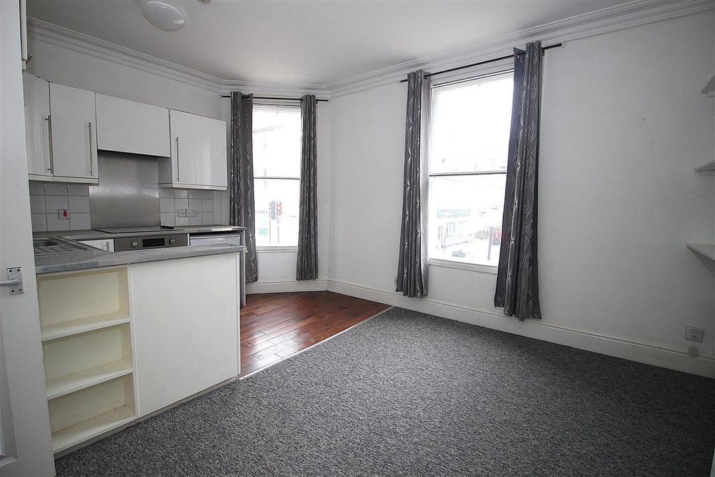 Property photo 2 of 8 Img_2643.Jpg