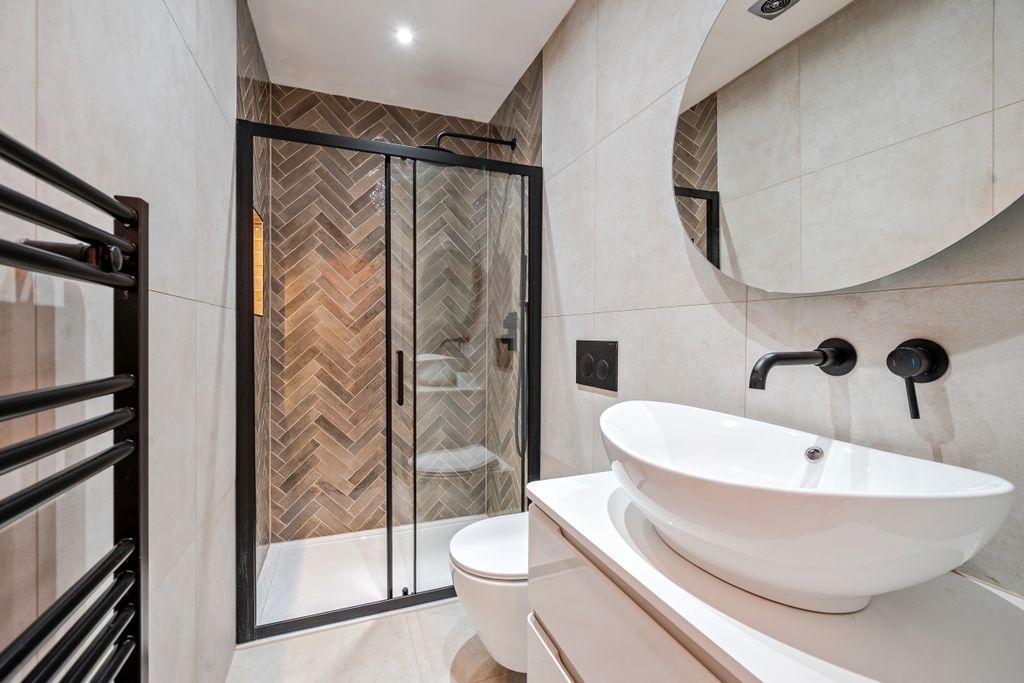 Property photo 3 of 27 1411090-9-698c517...