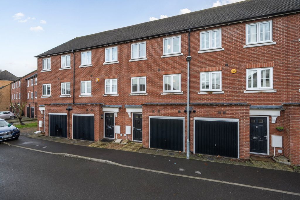 Property photo 1 of 18 1403588-26-69738c...