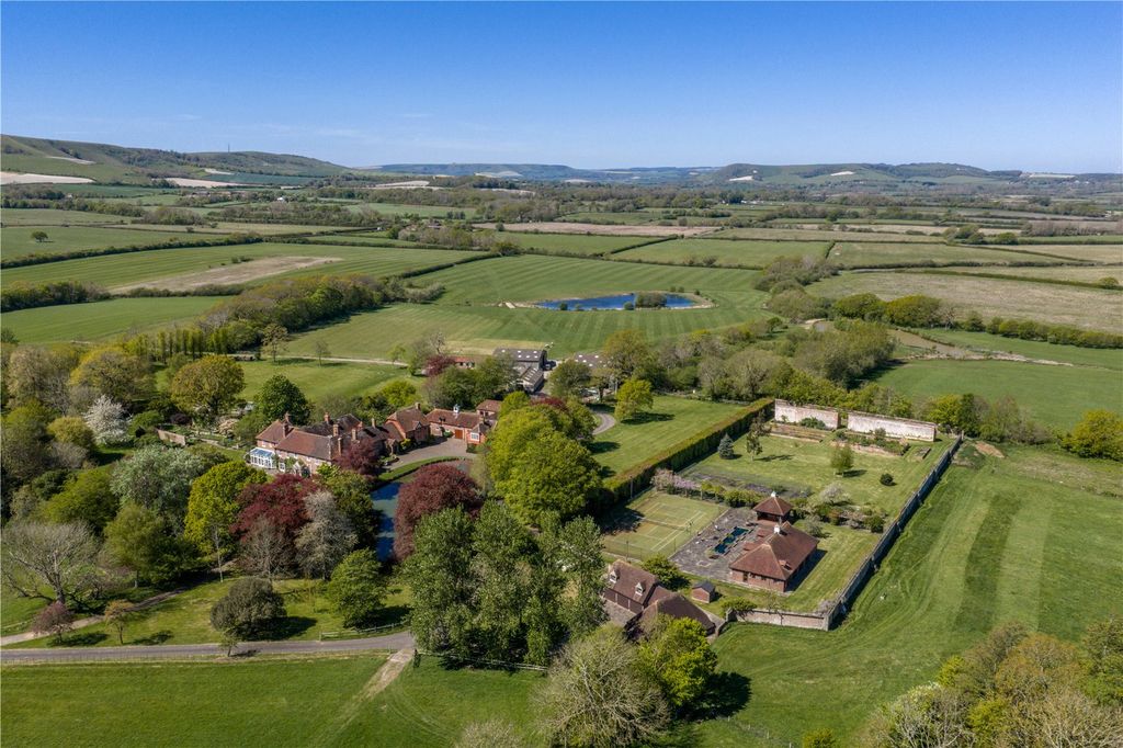 Property photo 1 of 33 Sherrington Manor