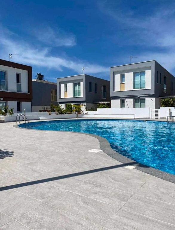 Property photo 1 of 13 Communal Swimming