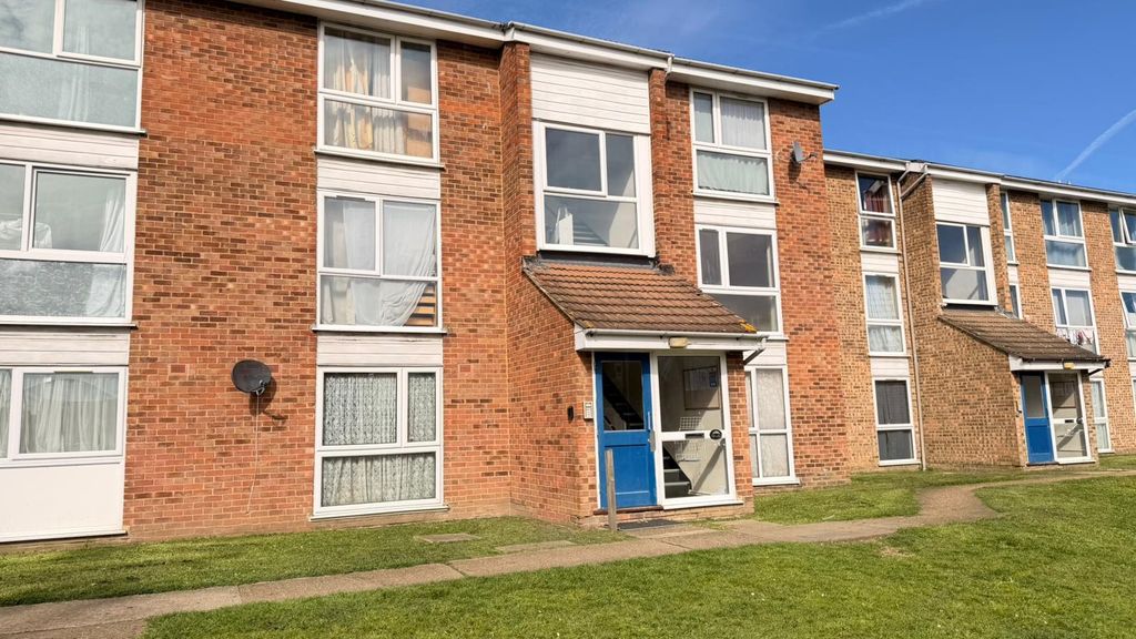 Property photo 1 of 7 1 Bed First Floor Flat To Rent Dellow Close, Ilford Ig2