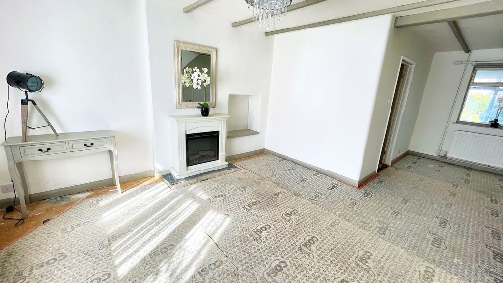 Property photo 3 of 7 Living Room