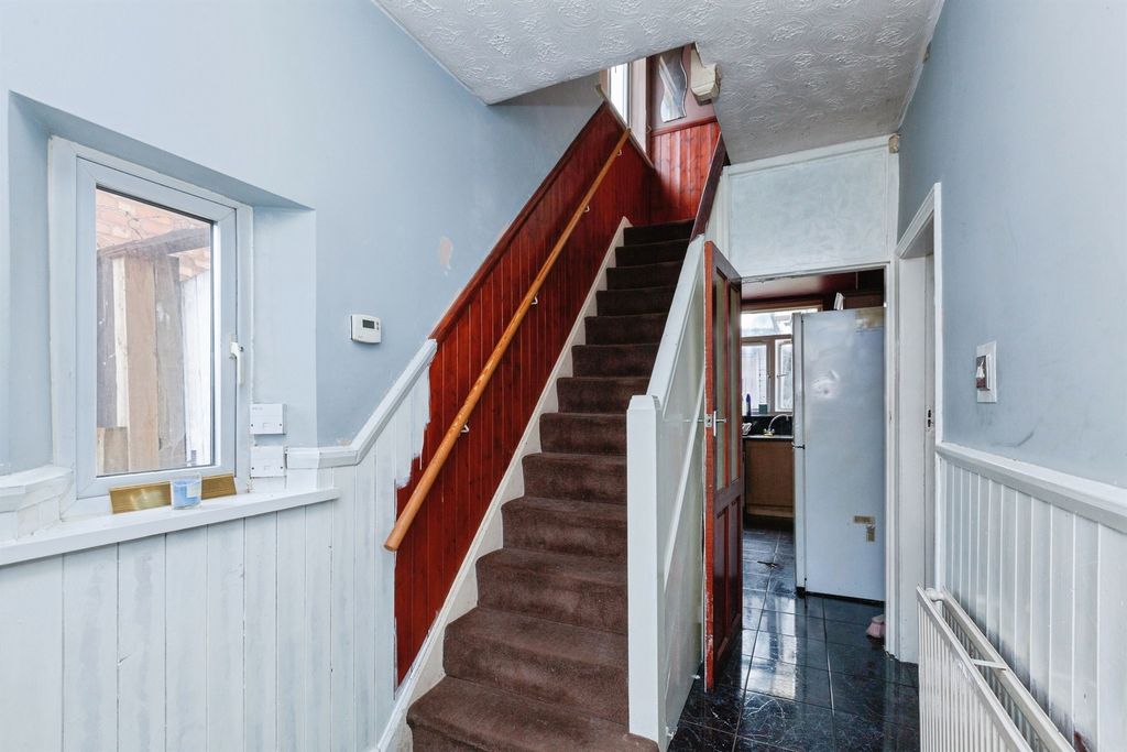 Property photo 2 of 19