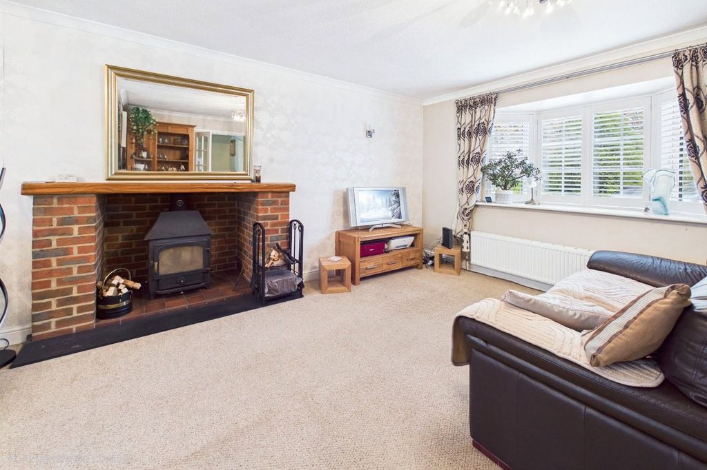 Property photo 2 of 21 Living Room