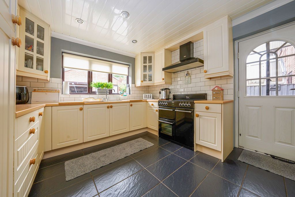 Property photo 2 of 32