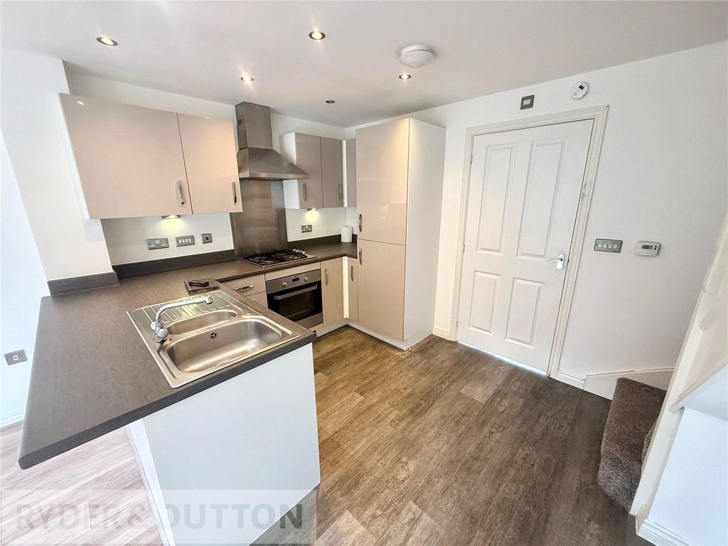 Property photo 3 of 15 Kitchen