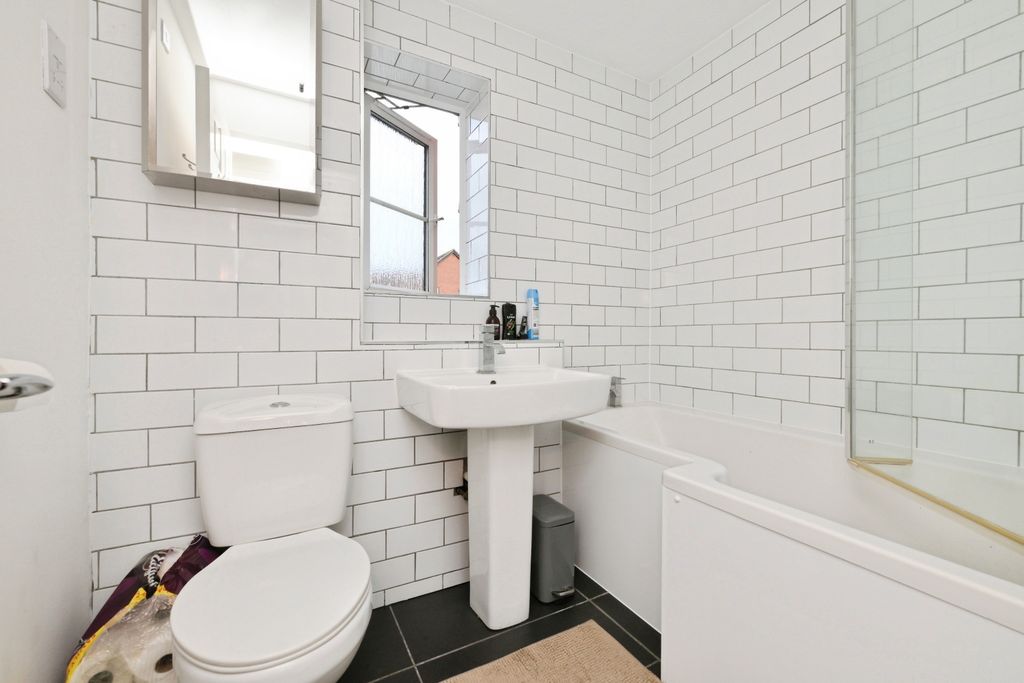 Property photo 3 of 5 Bathroom