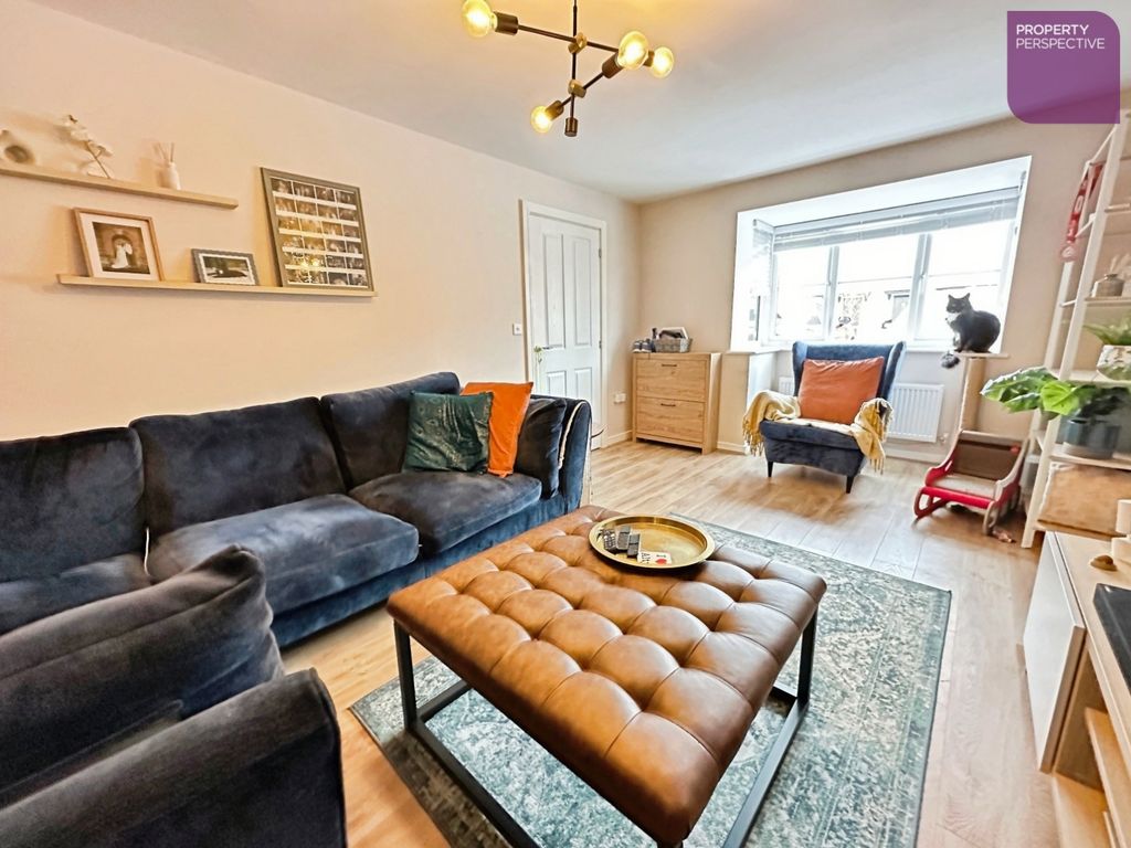 Property photo 2 of 16 Lounge