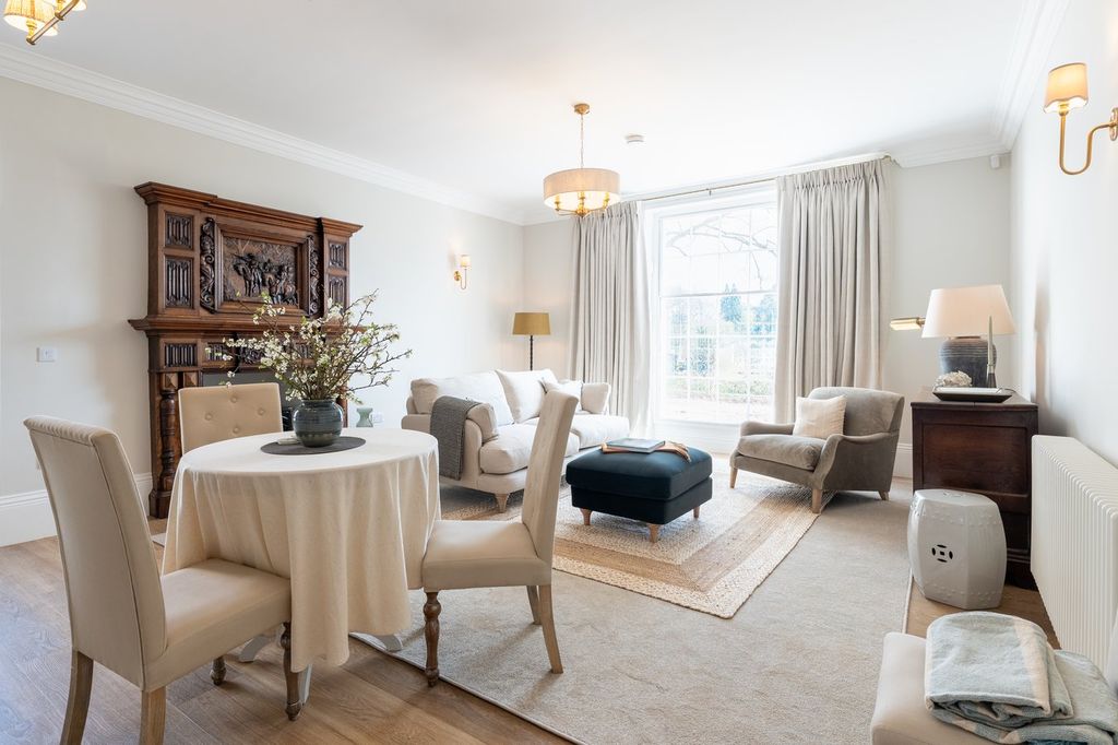 Property photo 2 of 14 Show Home