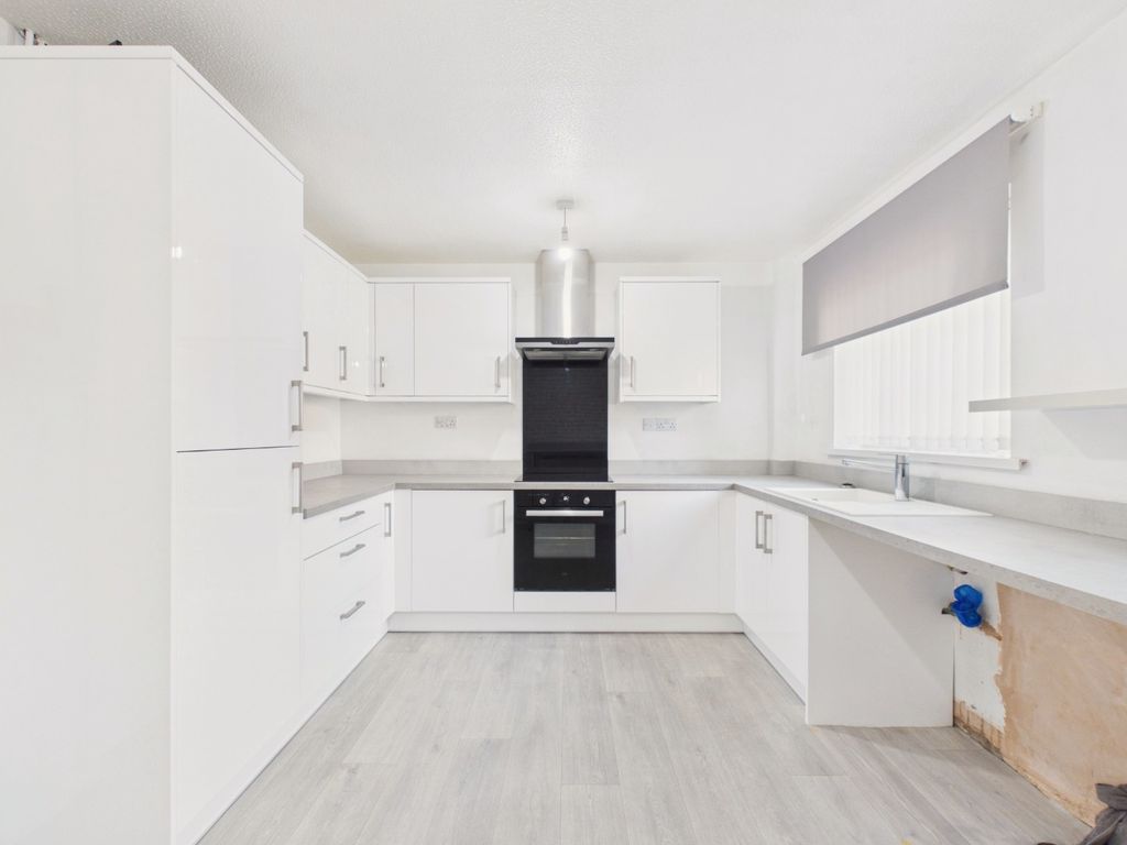 Property photo 2 of 13 5129995