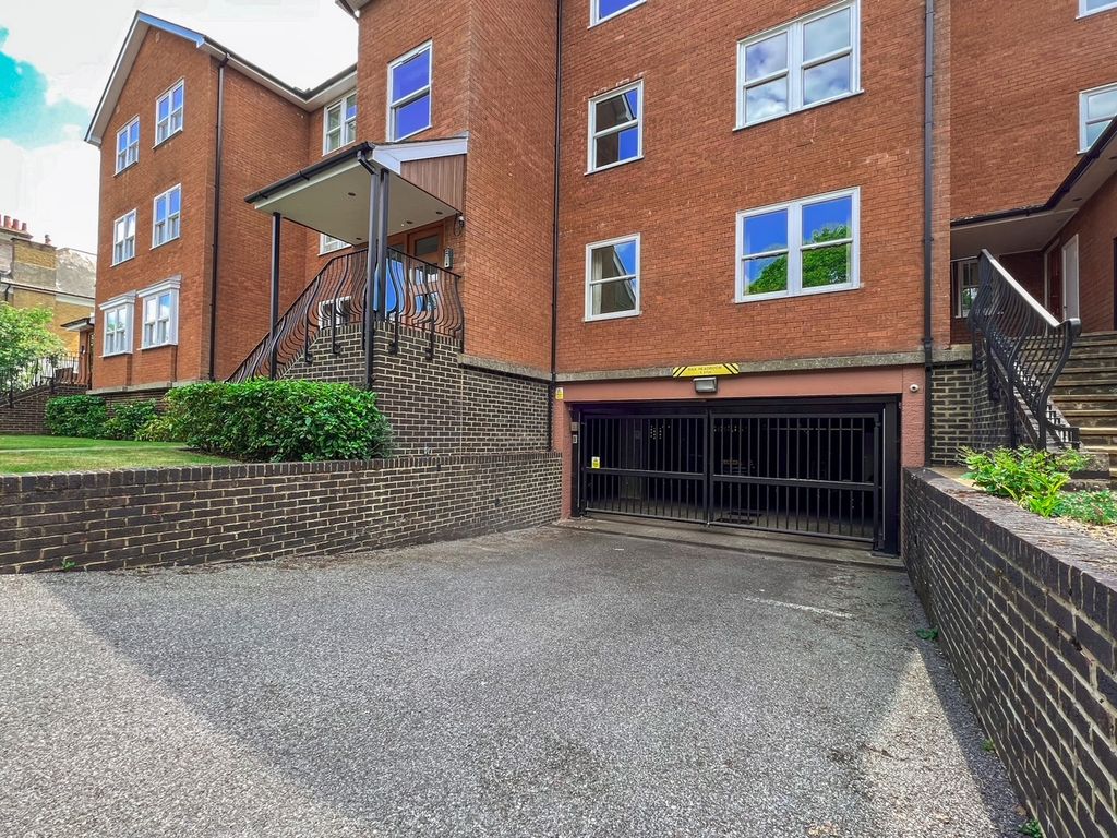 Property photo 3 of 45