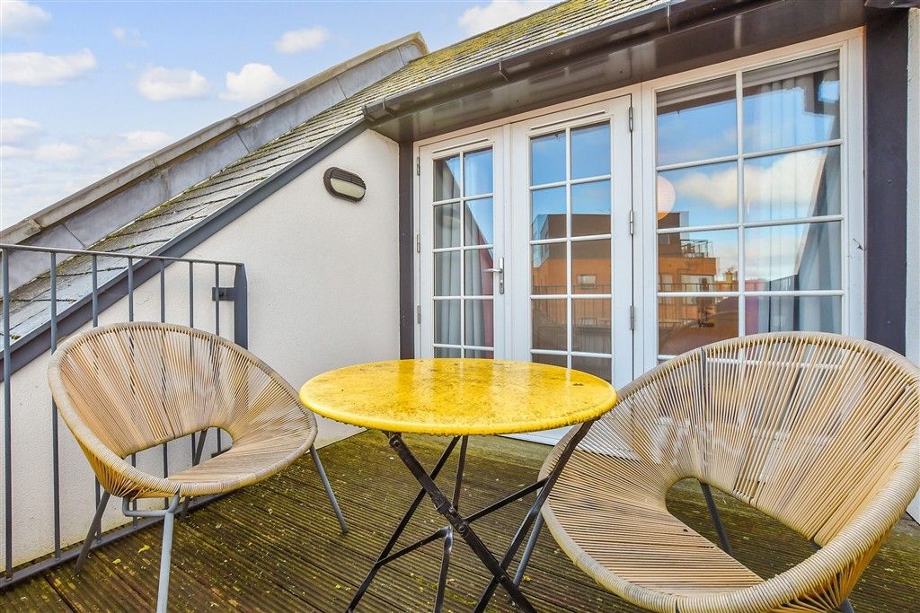Property photo 3 of 13 Balcony / Terrace