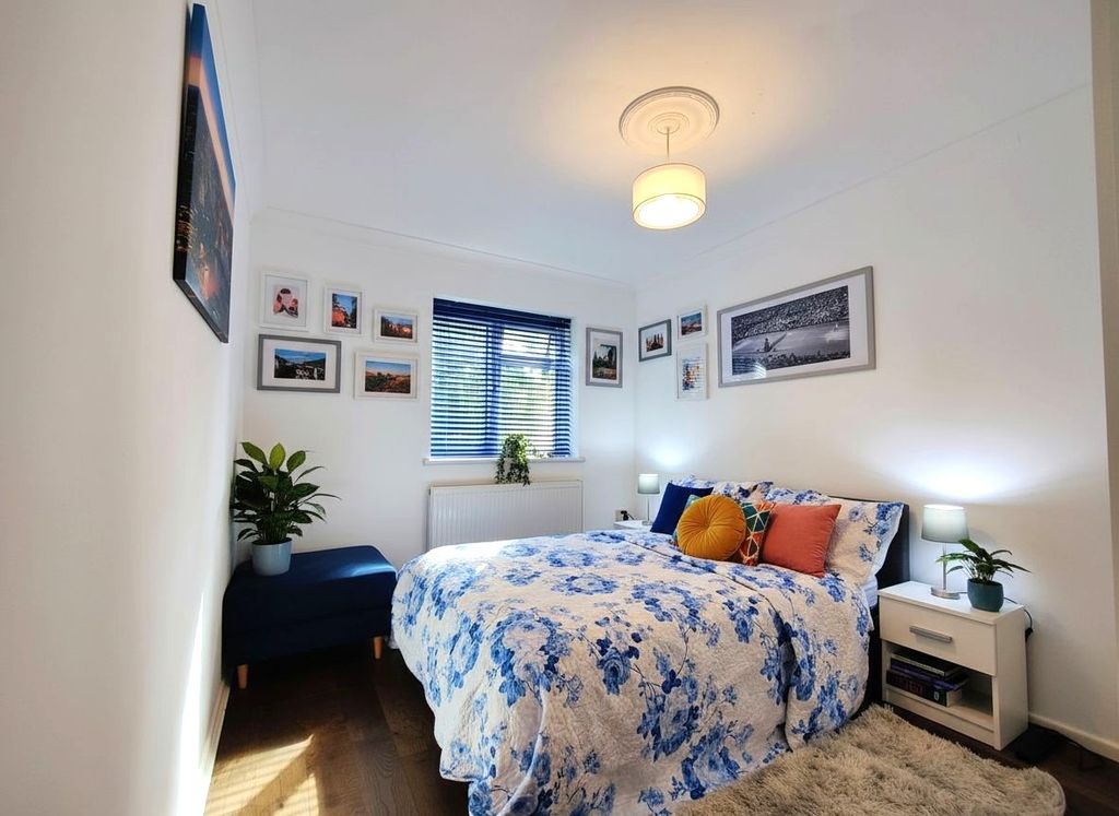 Property photo 2 of 29 2B677009-1d11-4F85-Bfba-Eb53829F5078