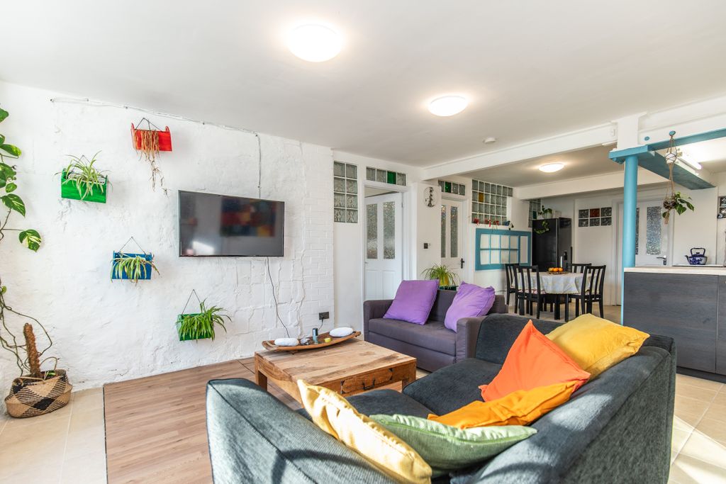 Additional image 5 of 2 bed flat for saleClarence Square, Brighton BN1