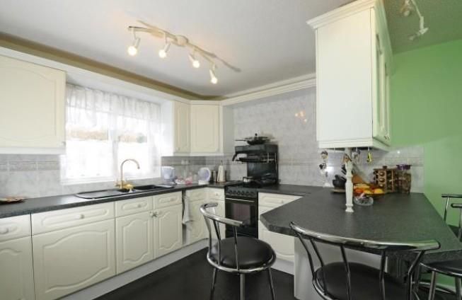 Property photo 2 of 8 Kitchen