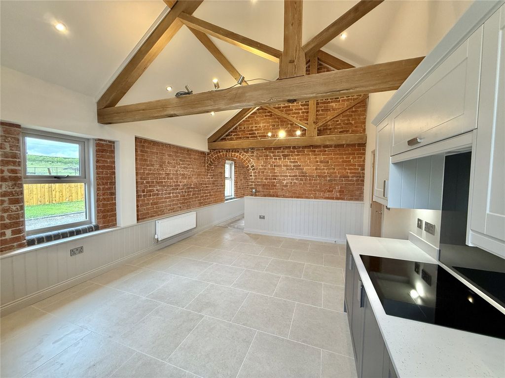 Property photo 2 of 25 Picture No. 11