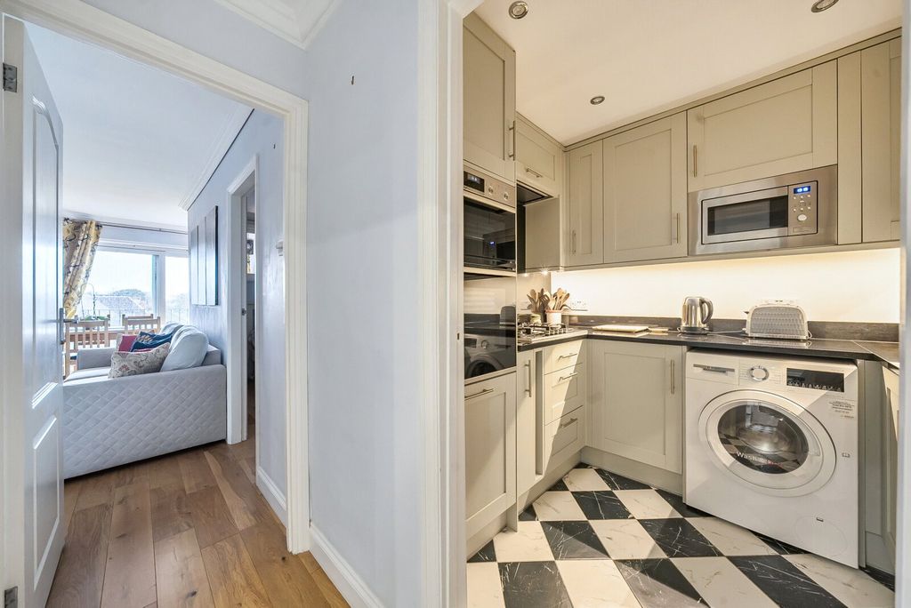 Property photo 3 of 9 Kitchen