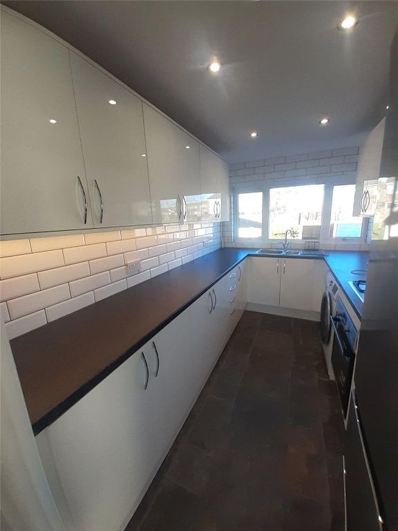 Property photo 3 of 5 Kitchen