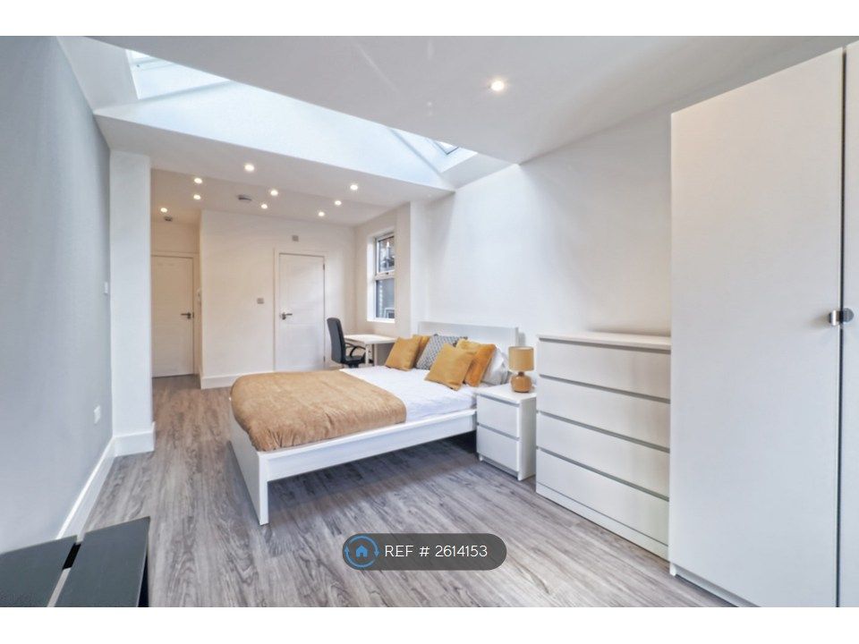 Property photo 1 of 9 Room 2 - Available On 19th October