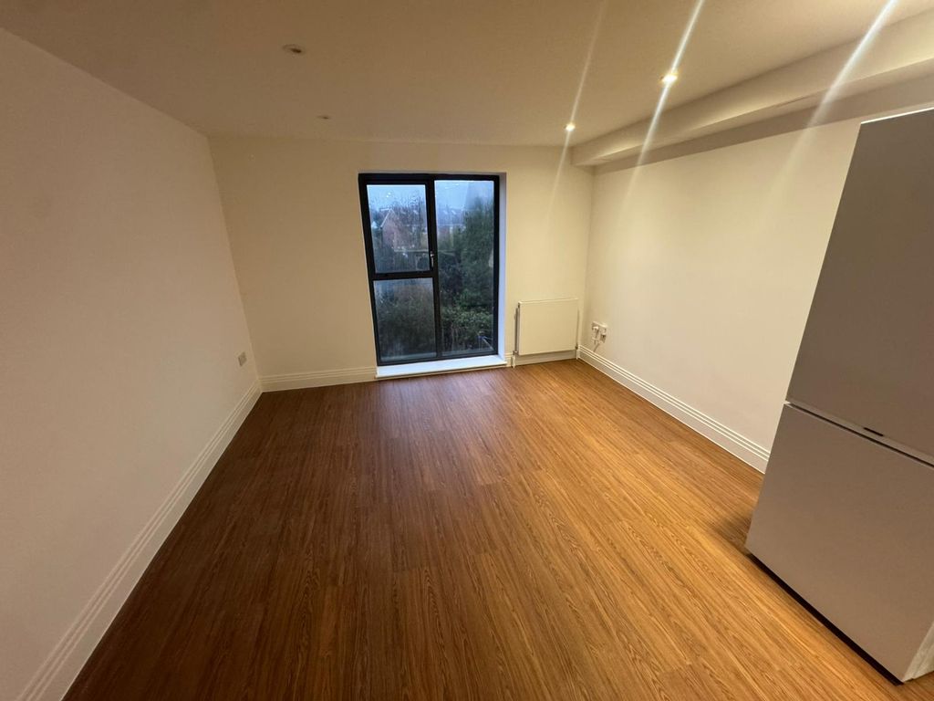 Property photo 1 of 6 2 Bed Flat To Rent - Southall Ub2
