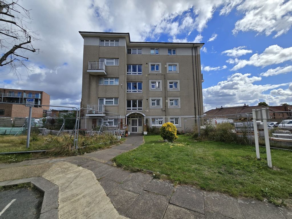 Property photo 1 of 7 A Purpose Built 2 Bedroom Duplex Flat