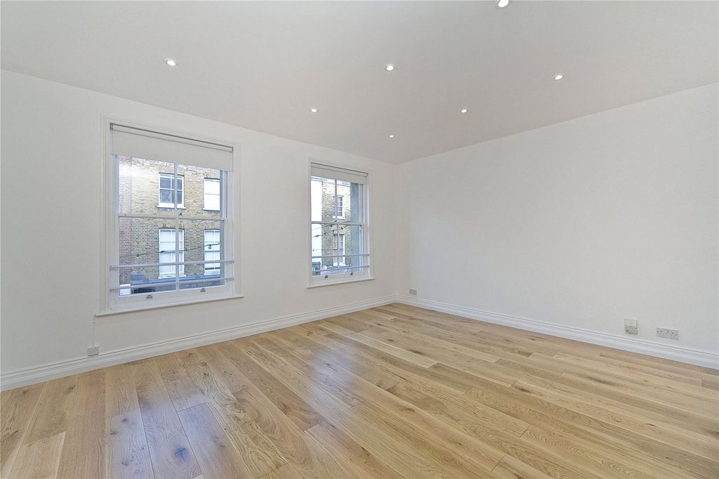 Property photo 3 of 10 Bedroom