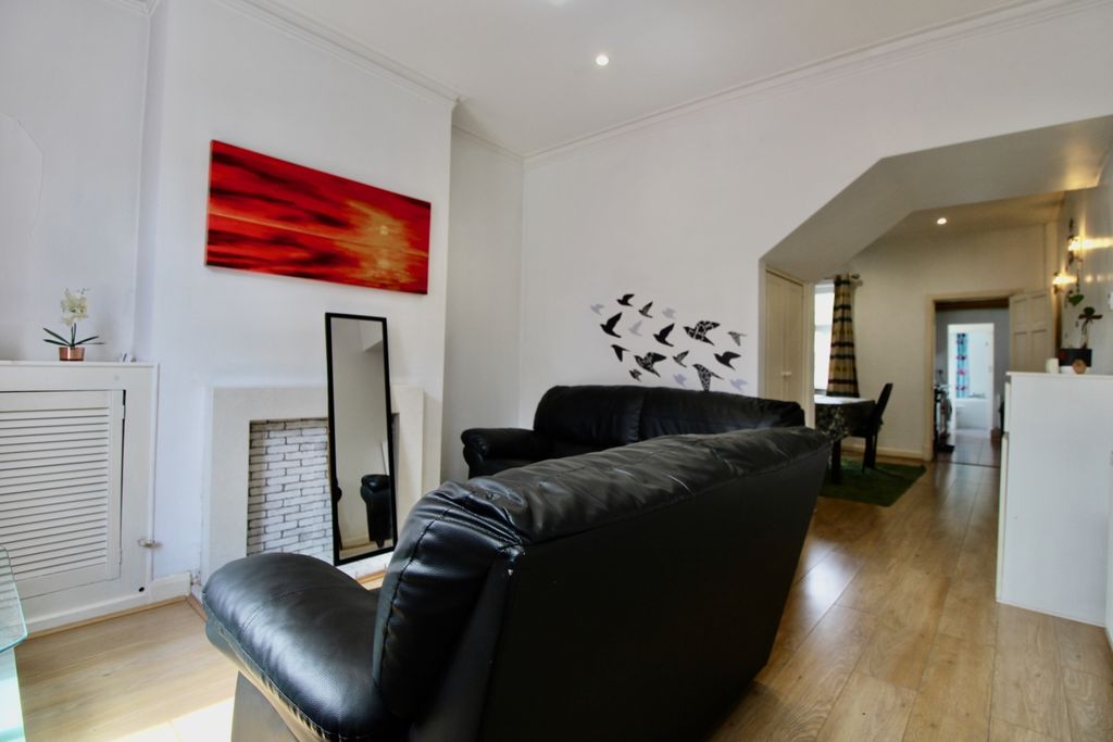 Property photo 2 of 10 Lounge Area