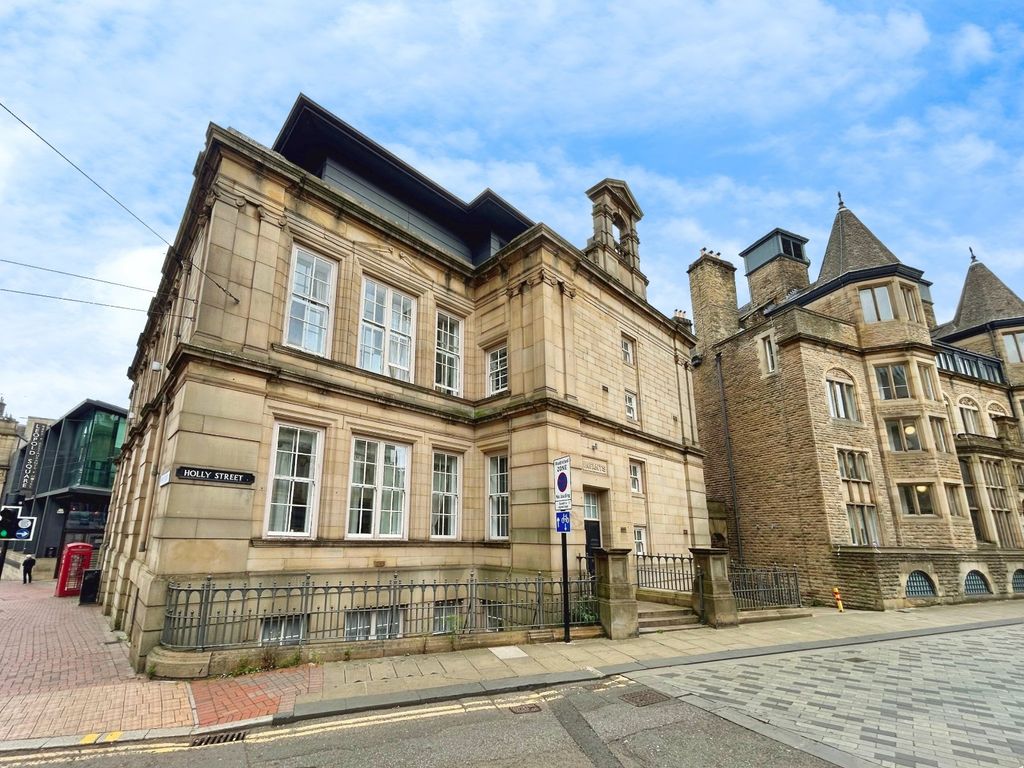 Property photo 1 of 17 External