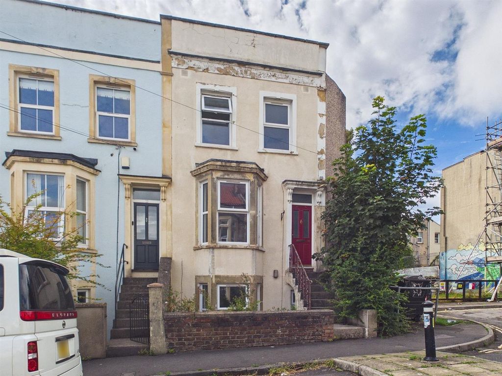 Property photo 1 of 11 Three Bedroom Period End Terrace - 1.Jpg