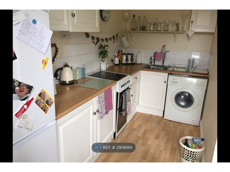 Property photo 2 of 9 Kitchen