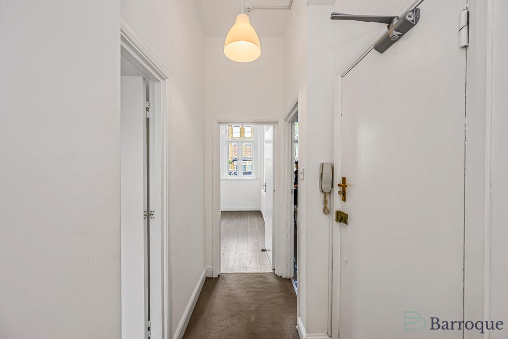 Property photo 2 of 17 Hallway