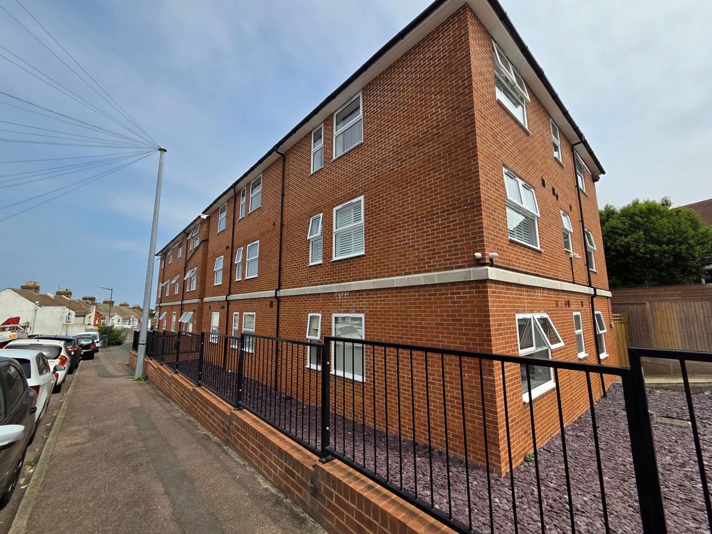 Property photo 1 of 6