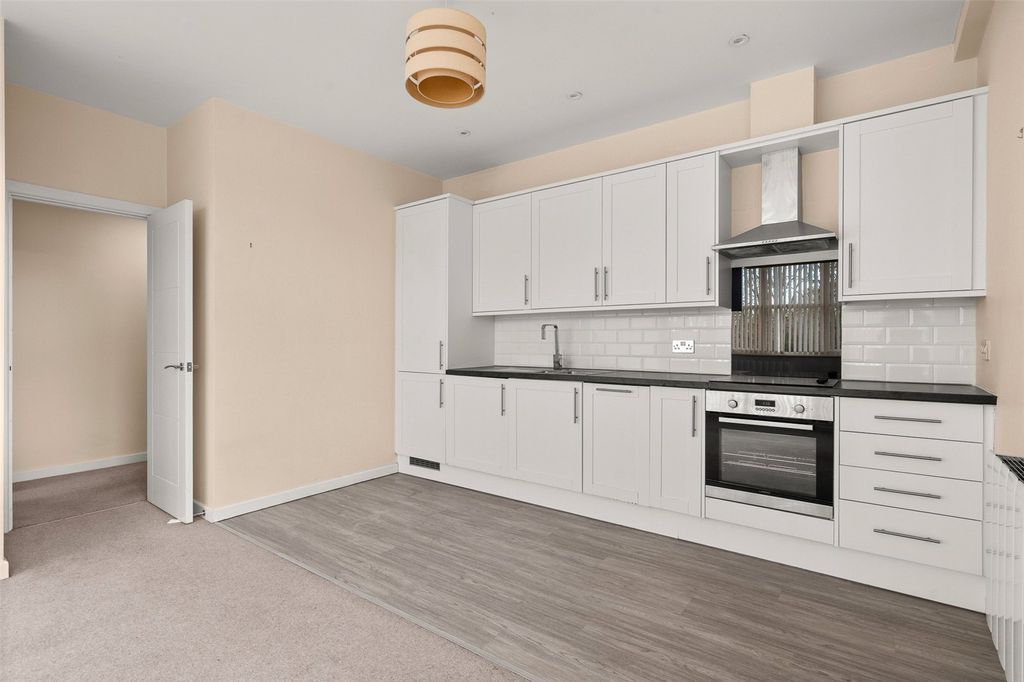 Property photo 2 of 6 Picture No. 18