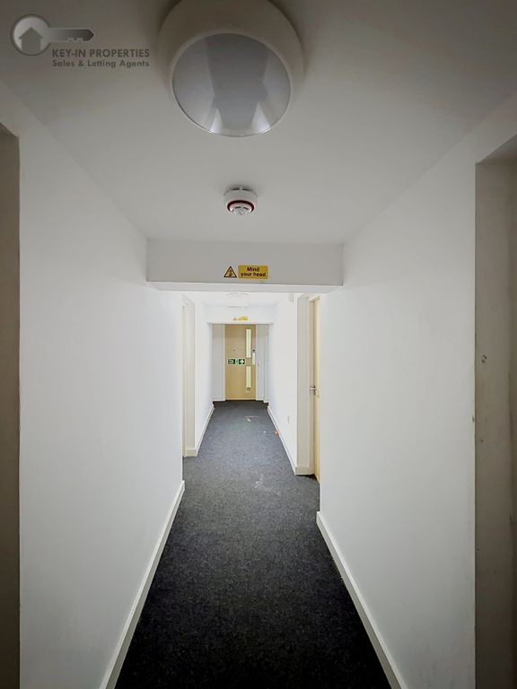Property photo 3 of 11 Corridor