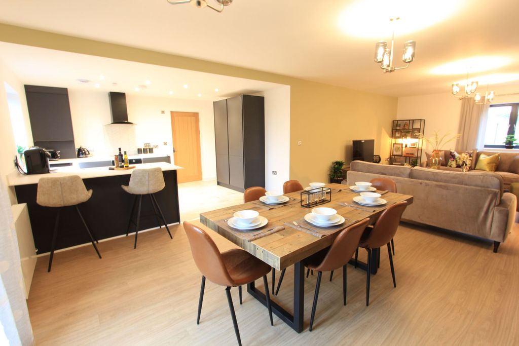 Additional image 5 of 2 bed flat to rentFlat, Cabot Mews, Braemar Avenue, Bristol BS7