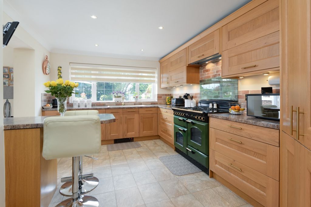 Property photo 2 of 22 3943525