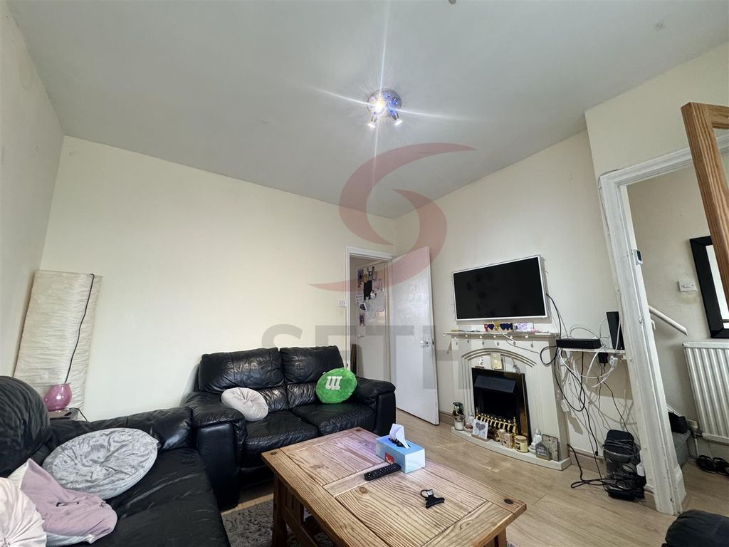 Property photo 2 of 10 Lounge